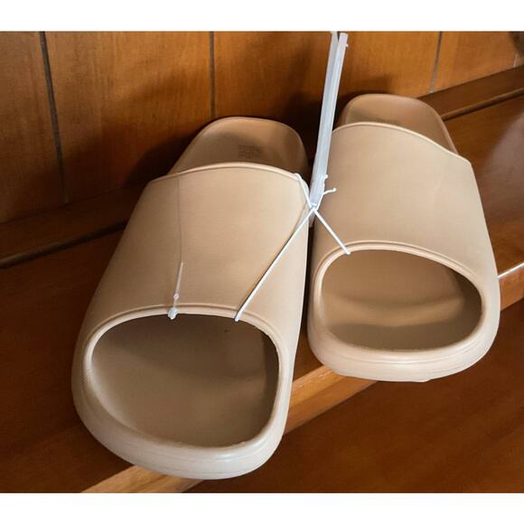 NWT Wild Fable Size 11 Open Toe Slide On - Picture 2 of 3